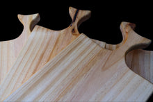 Cargar imagen en el visor de la galería, Bandeja de pino con mango