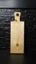 Cargar imagen en el visor de la galería, Bandeja pequeña de pino con mango variedades
