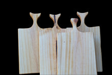 Cargar imagen en el visor de la galería, Bandeja de pino con mango