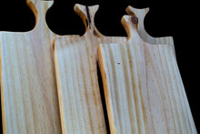 Cargar imagen en el visor de la galería, Bandeja de pino con mango