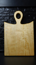 Cargar imagen en el visor de la galería, Bandeja grande de pino con mango variedades