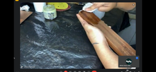 Cargar imagen en el visor de la galería, CLASE DE BANDEJAS DE MADERA Y RESINA PARA PICOTEOS