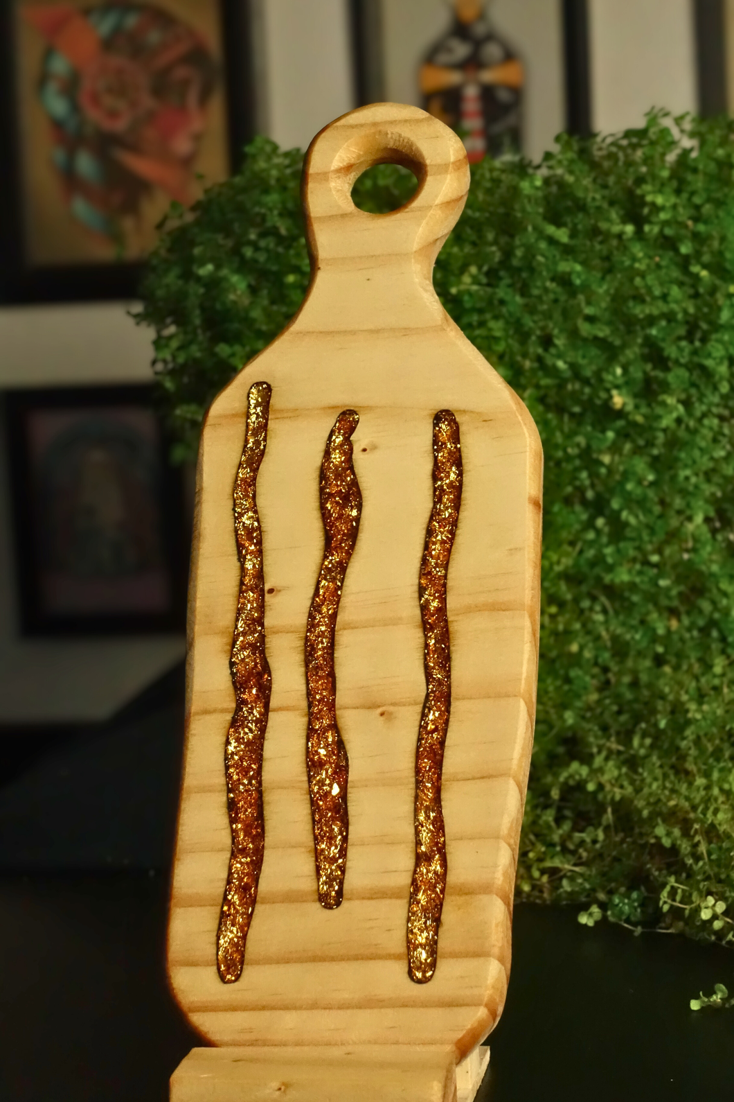 Bandeja con Mango: Incrustaciones de Oro