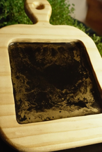 Cargar imagen en el visor de la galería, Bandeja sushi: cuenco negro dorado
