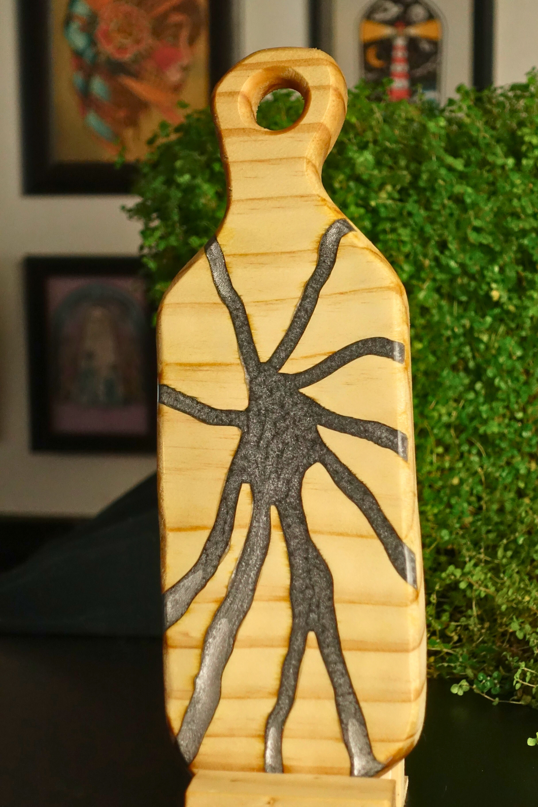 Bandeja con mango: Incrustaciones plateadas