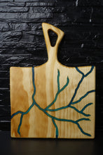 Cargar imagen en el visor de la galería, Bandeja con Mango: Incrustaciones rayos verdes
